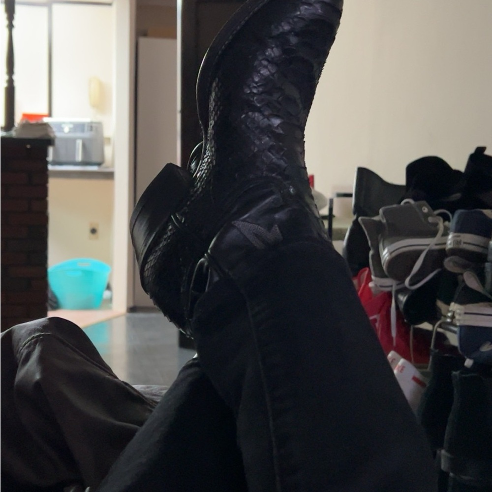 Tony Lama Snake Skin Cowboy boots - Picture 4 of 5